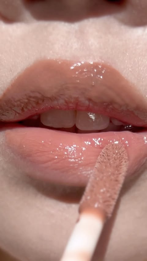 Lip Gloss con acido hialuronico - Color 8 Stone | Maybelline