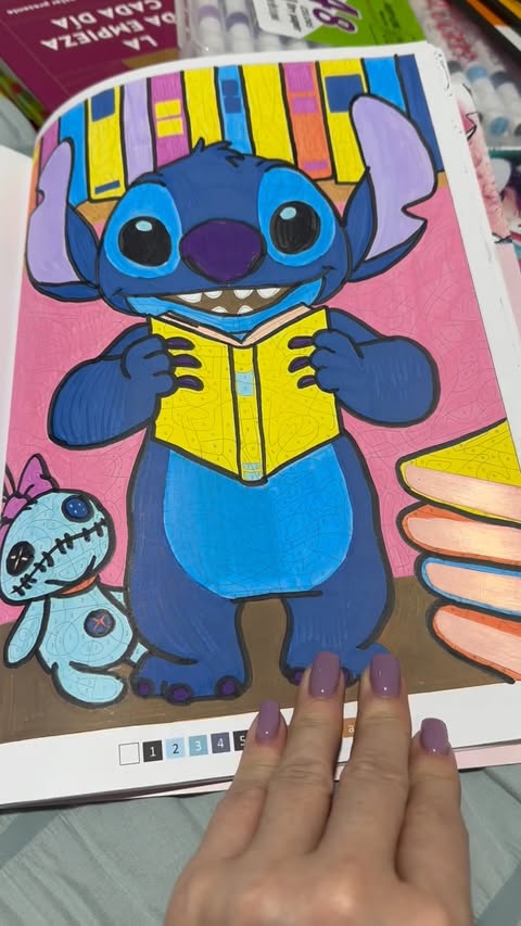 Libro de colorear 100% stitch / España