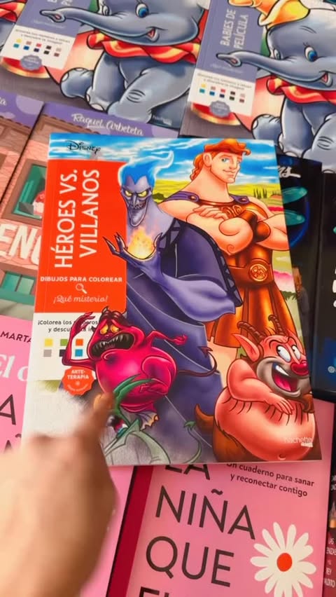 Libro de colorear Heroes vs. Villanos / España