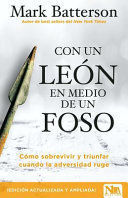 Portada del libro CON UN LEON EN MEDIO DE UN FOSO - Compralo en ByAnaCeci.com